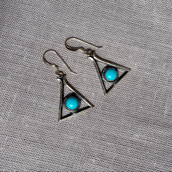 Sold 📣 Vintage Triangle Turquoise & Sterling Earrings - Picture 10 of 13